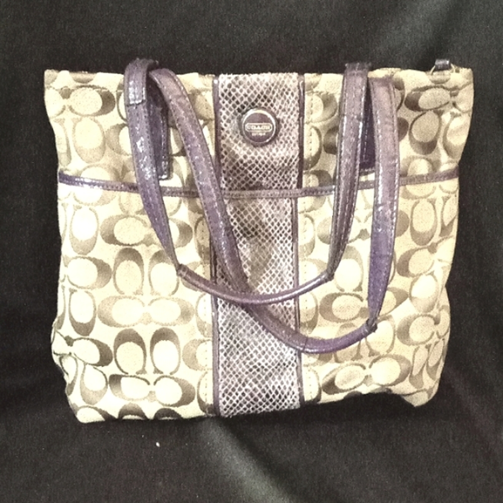 Coach purse. Size OS. Purple 💜